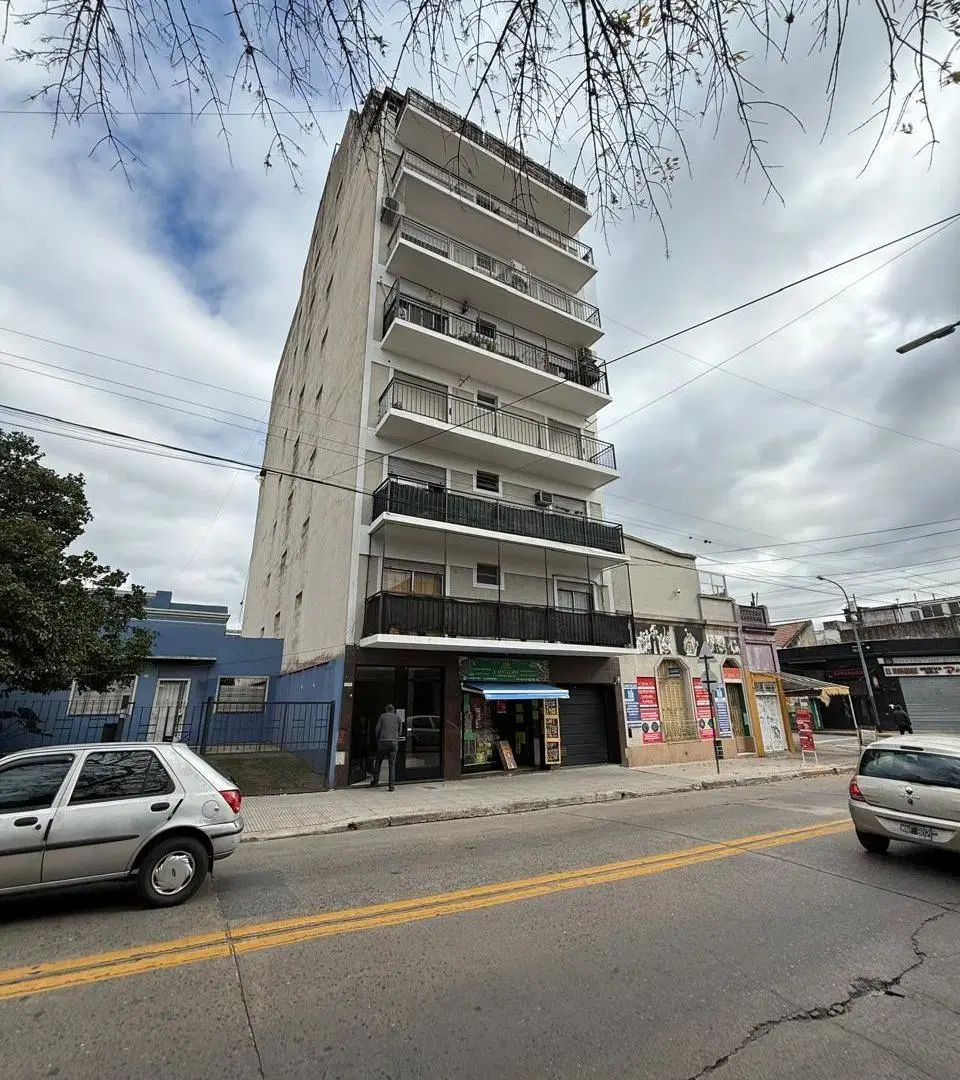 Alquiler 3 ambientes al frente balcón Corrido y cochera en Villa Luro 5