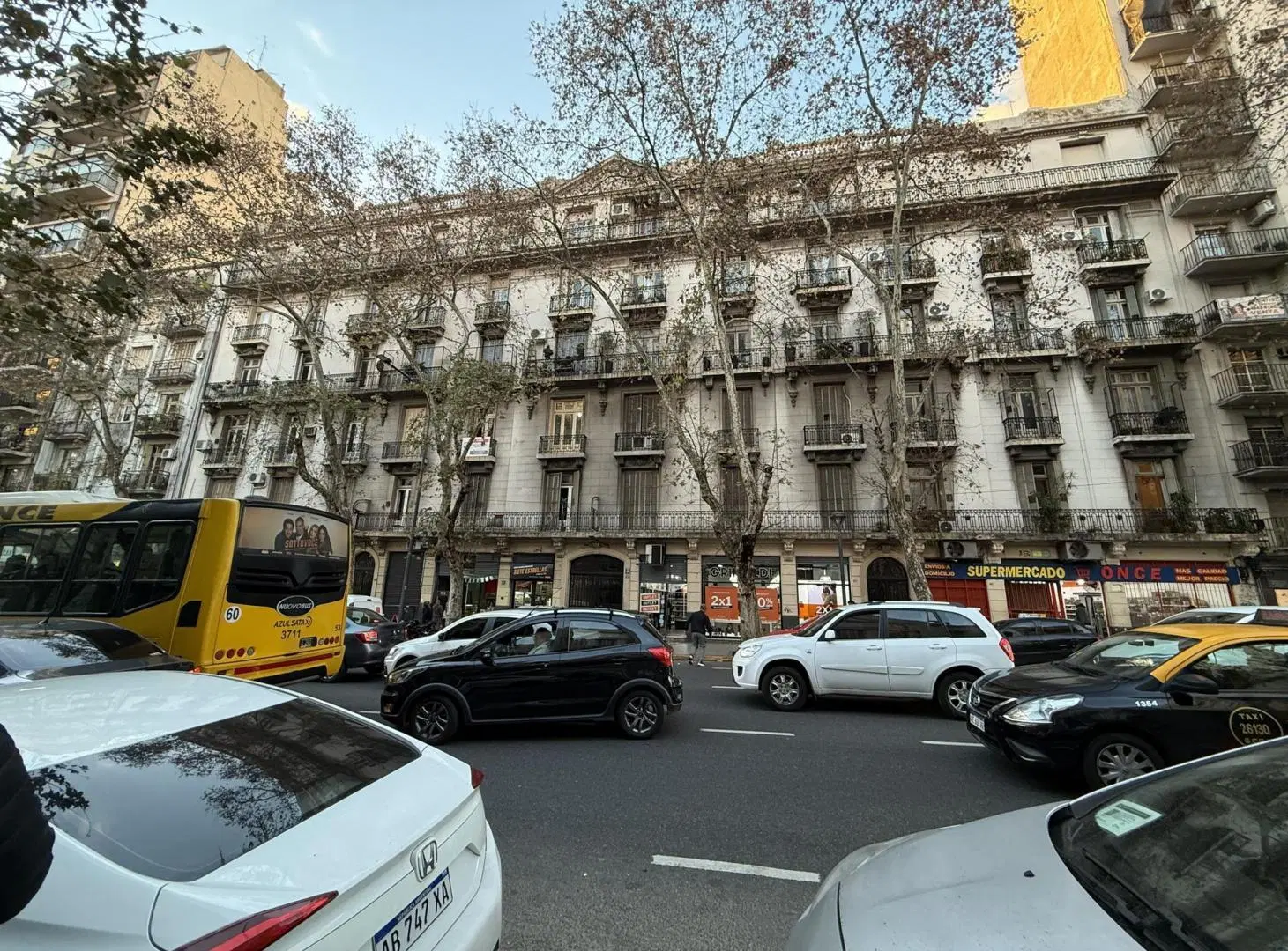 Venta departamento Semipiso al frente con Baulera en Balvanera 3