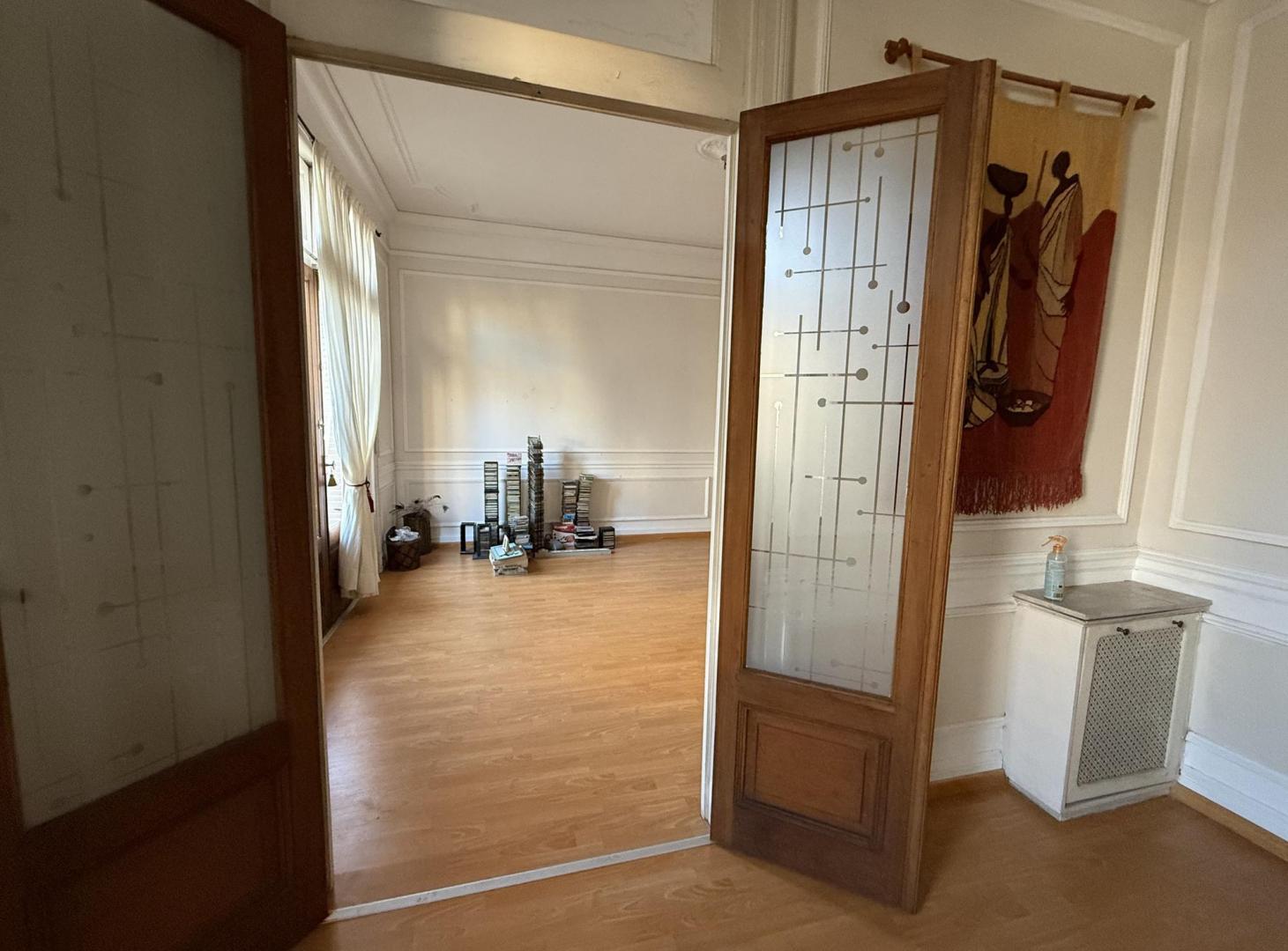 Foto de Venta departamento Semipiso al frente con Baulera en Balvanera, imagen 2