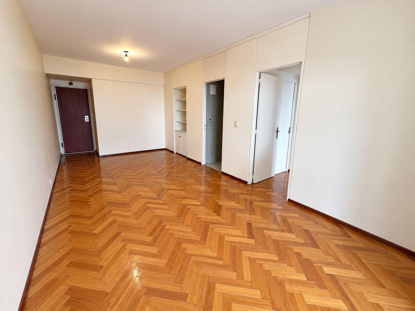 Foto de Alquiler departamento 2 ambientes de categoria - Plaza San Martin, imagen 2