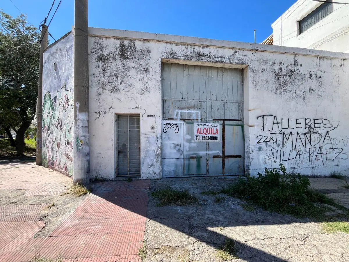 LOCAL GALPÓN CON DOS OFICINAS EN ALBERDI 5