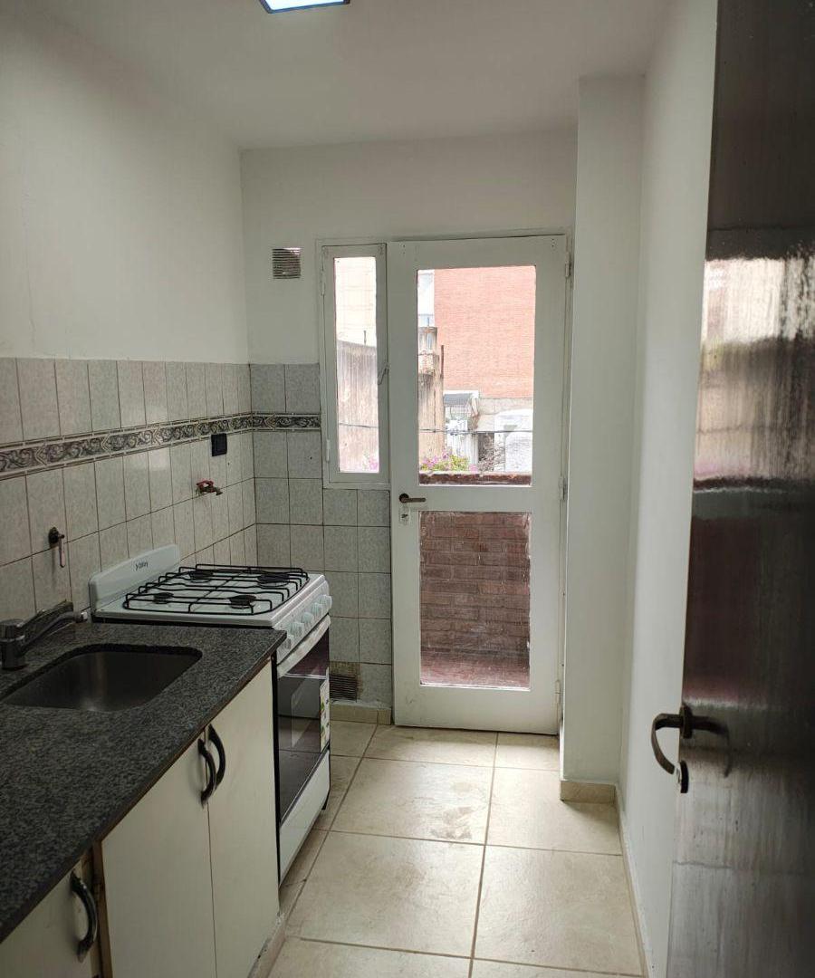 Foto de Alquiler Caseros 906 1 dormitorio externo con balcòn, imagen 2
