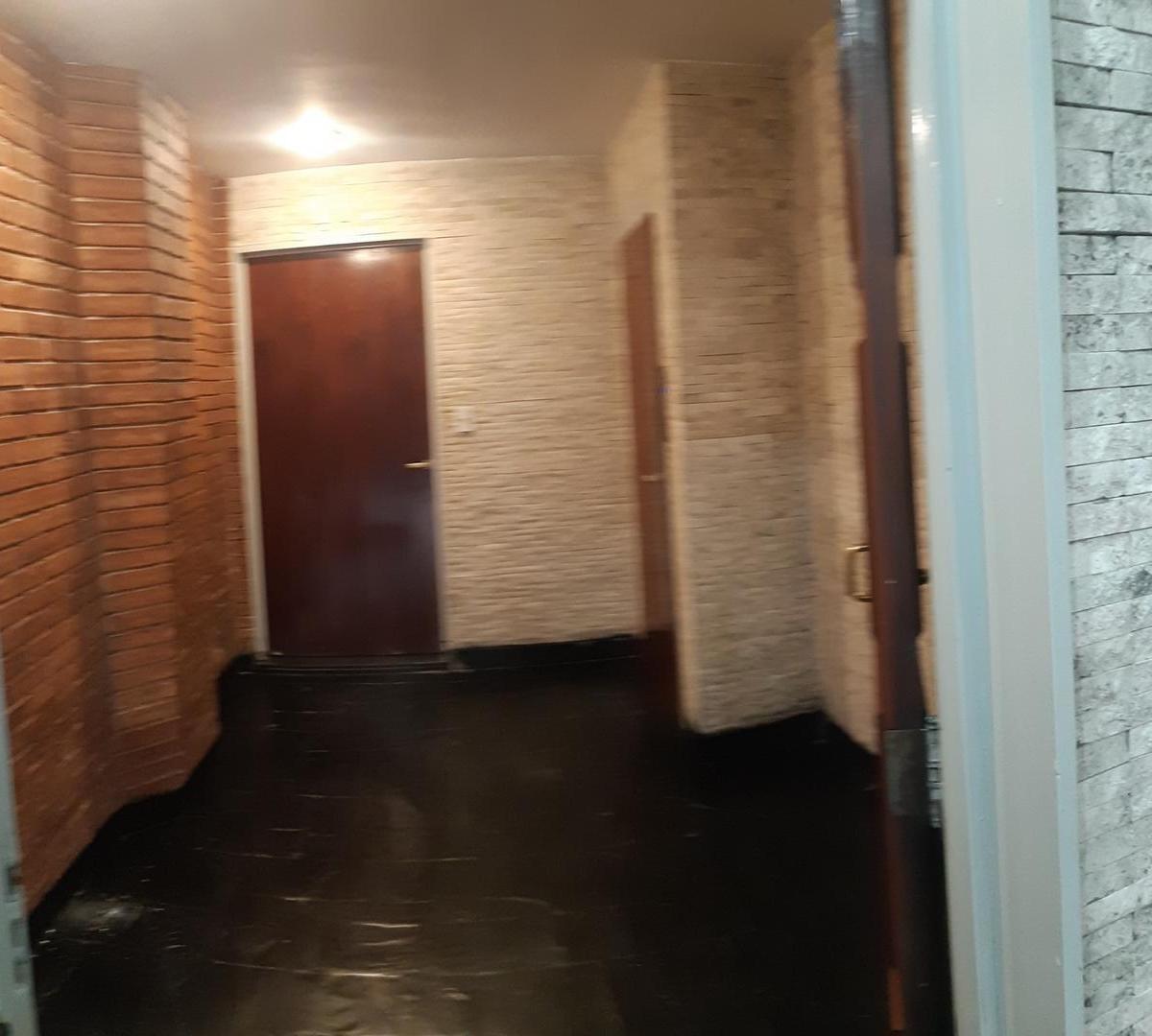 Departamento 2 amb. Con patio. Excelente ubicación | 2 cocheras