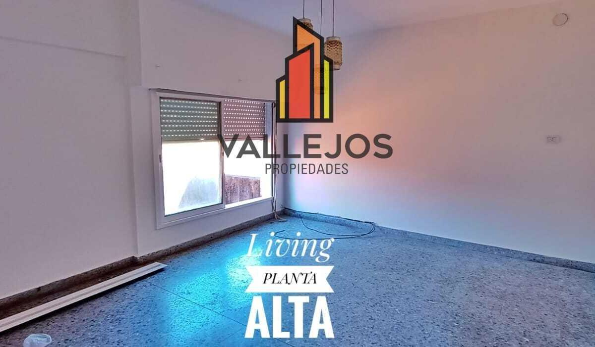 Foto de VENTA EN BLOCK | casa 4 amb + depto. 2 amb + local, imagen 2