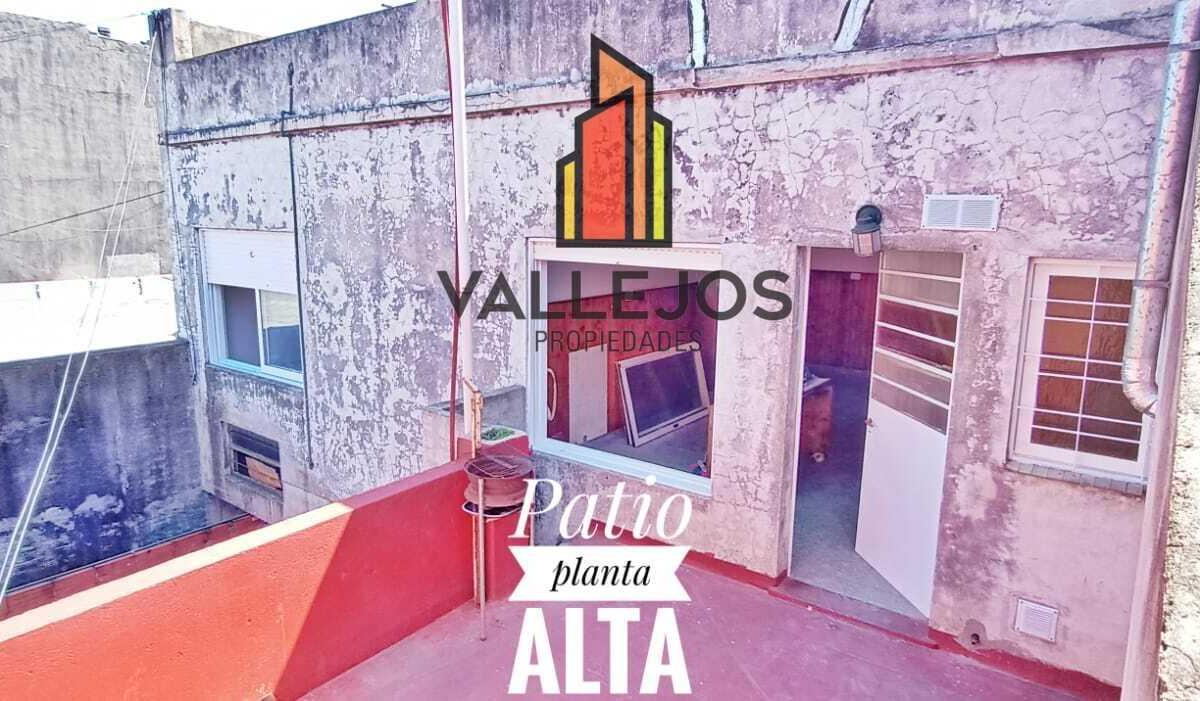 Foto de VENTA EN BLOCK | casa 4 amb + depto. 2 amb + local, imagen 3