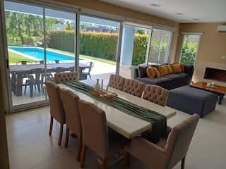 Casa en La Comarca al lago, Venta y/o Alquiler con muebles