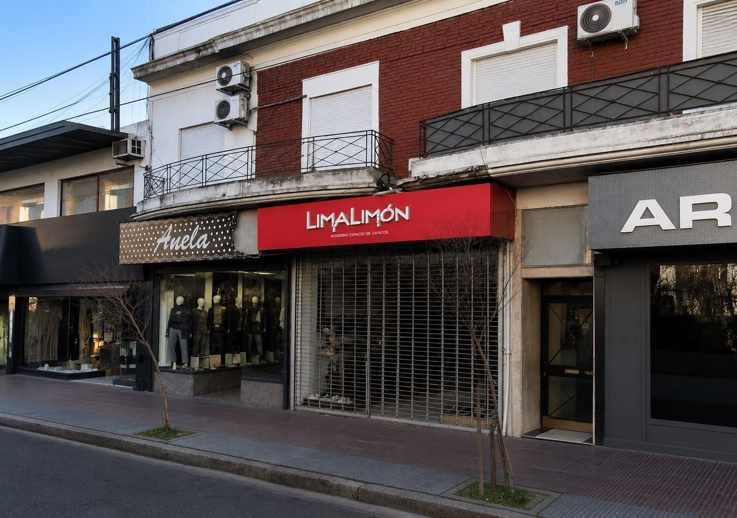 Muy buen local en plena zona comercial Villa Devoto