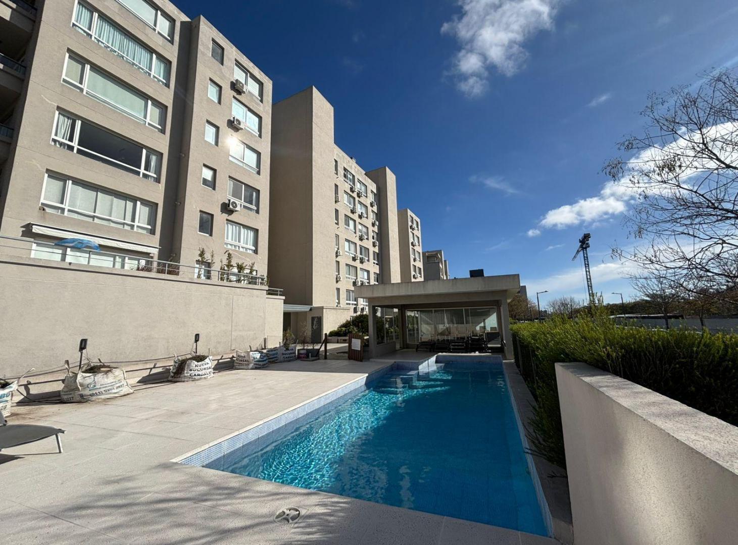 Departamento 3 ambientes + dependencia+jardin+patio