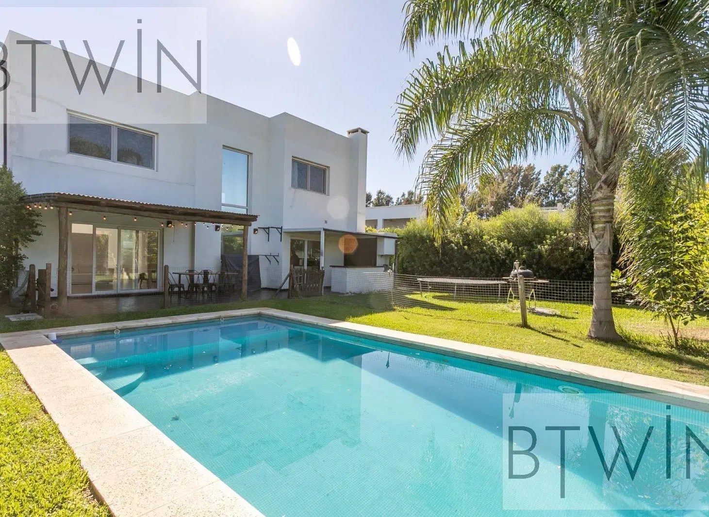 Casa en  venta en La Comarca, 3 amplios dormitorios, piscina y parque 8