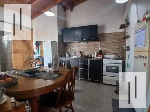 Foto de Casa Multifamiliar con taller al frente, imagen 2