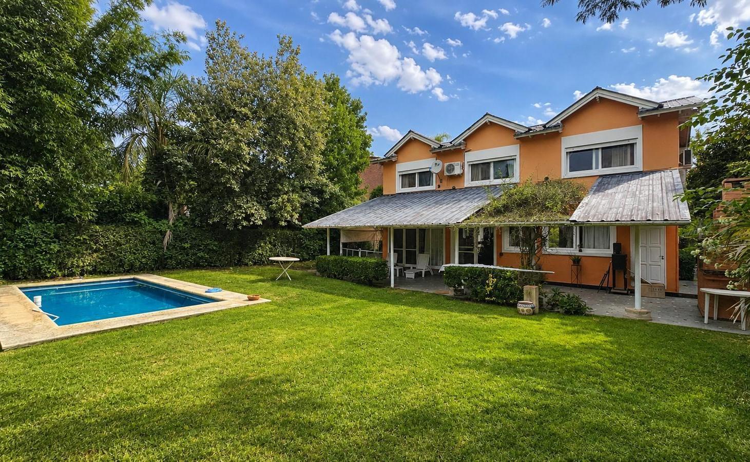 Foto de Venta casa con pileta y amarra en Barrio Cerrado, imagen 1