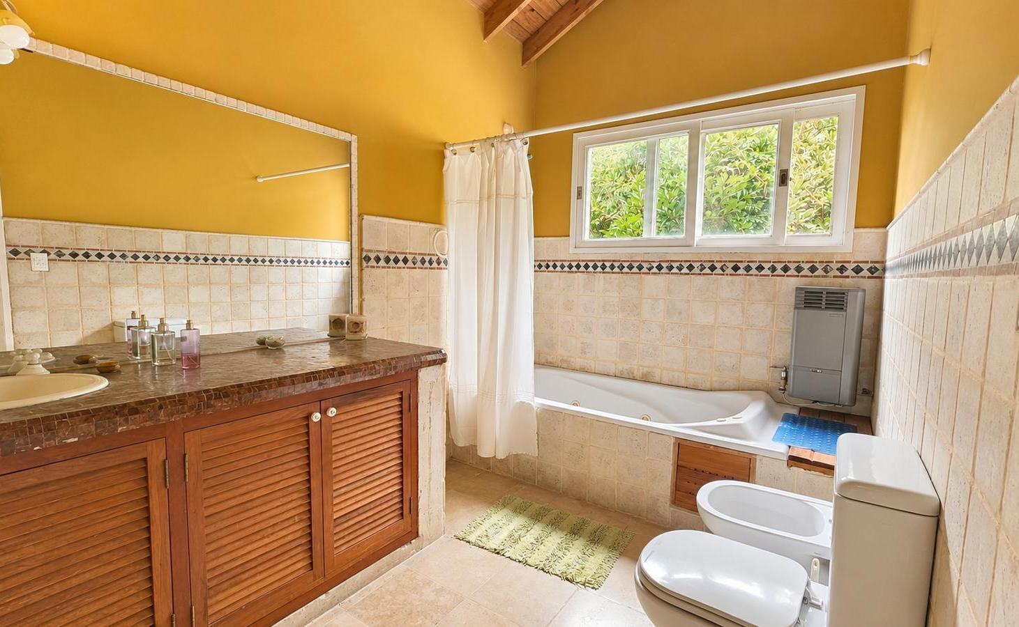 Foto de Venta casa con pileta y amarra en Barrio Cerrado, imagen 4