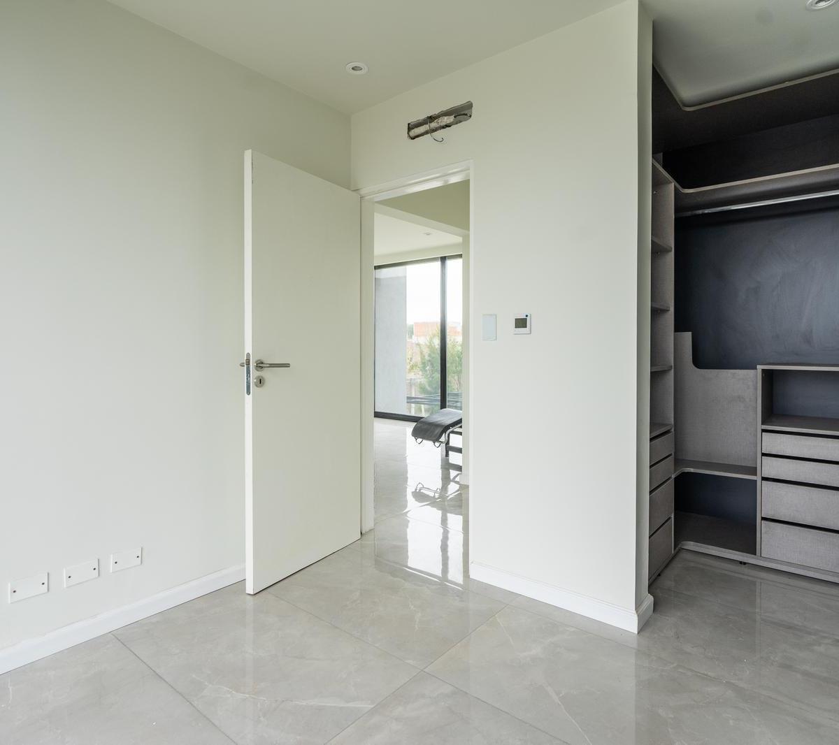 Vende, Casa, Las Golondrinas Hudson Al 100 4