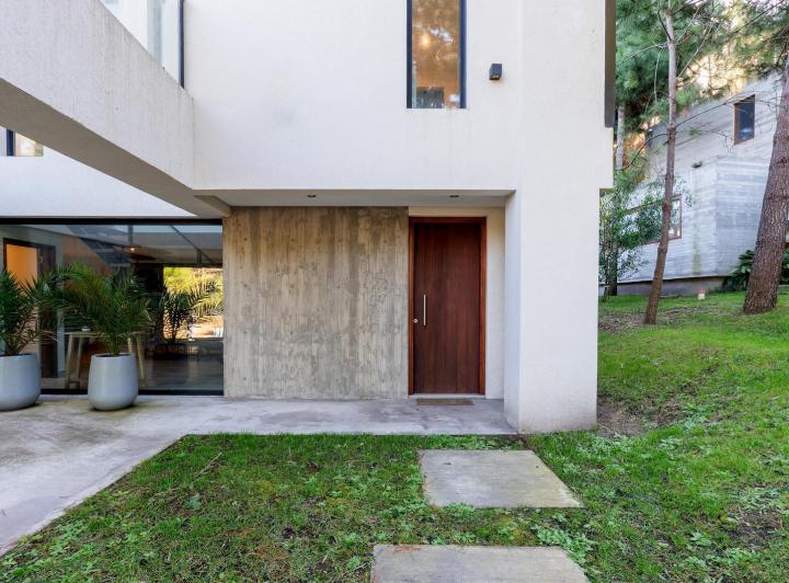 Casa en  VENTA CASA COSTA ESMERALDA, BARRIO SENDEROS IV, LOTE AL 486, 5 AMBIENTES 4