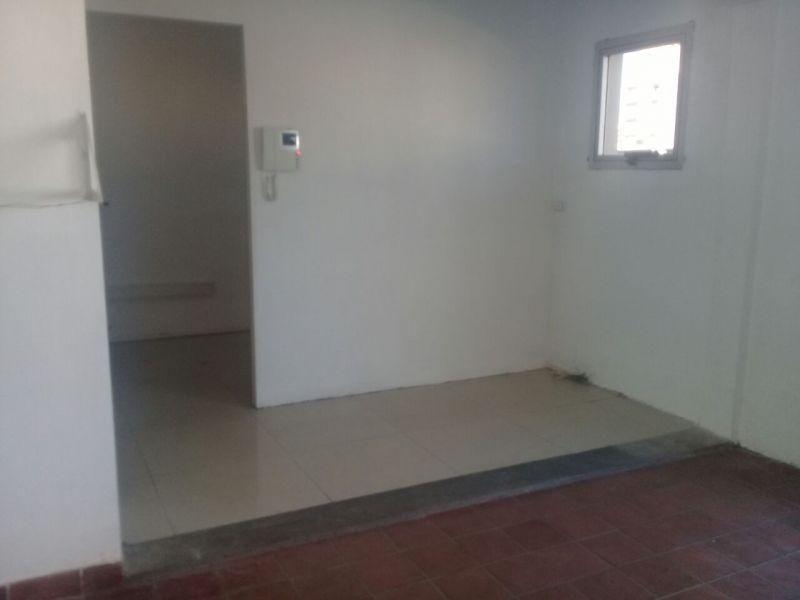 Foto de EXELENTE OFICINA AMPLIA CON PRIVADO Y BALCON AL FRENTE 105MT, imagen 2