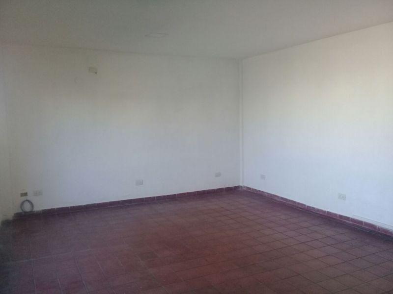 Foto de EXELENTE OFICINA AMPLIA CON PRIVADO Y BALCON AL FRENTE 105MT, imagen 4