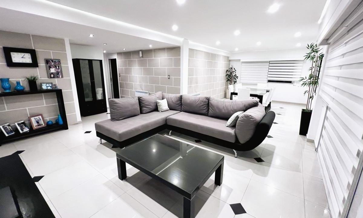 Foto de VENTA MY LINDO DEPARTAMENTO DE 5 AMBIENTES A LA CALLE CON COCHERA en La, imagen 4