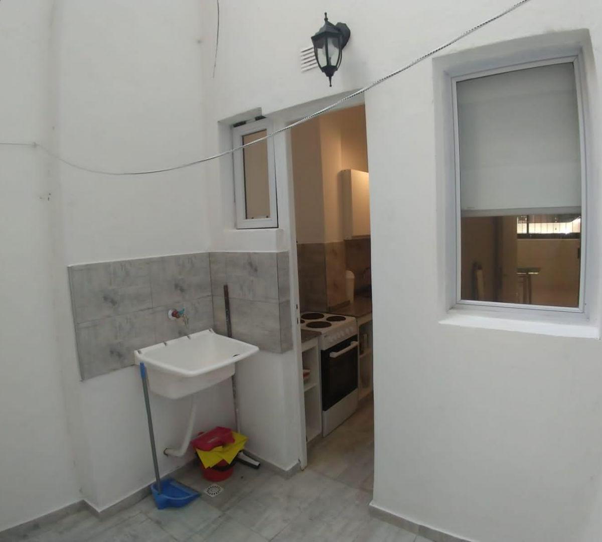 Foto de Venta de Departamento 2 AMBIENTES RECICLADO A LA CALLE en Plaza Colón, imagen 5