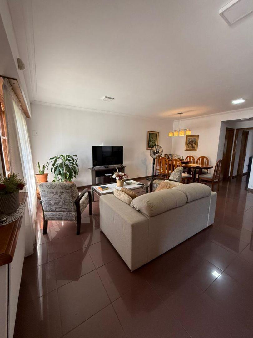Chalet 4 ambientes con Jardín y Cochera. San Carlos Mar Del Plata.