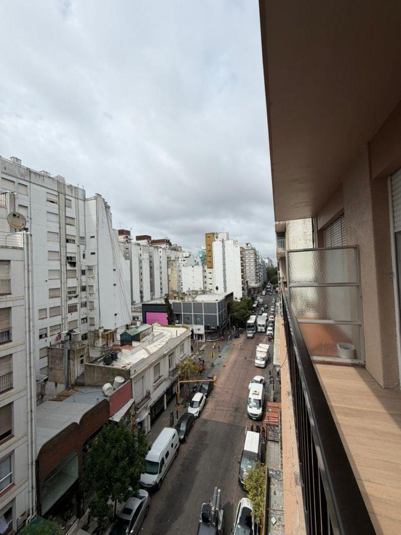 venta departamento 3 ambientes a la calle con balcon