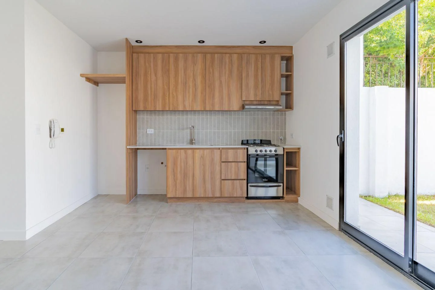 Foto de venta de departamento 2 ambientes con parque y patio, imagen 3