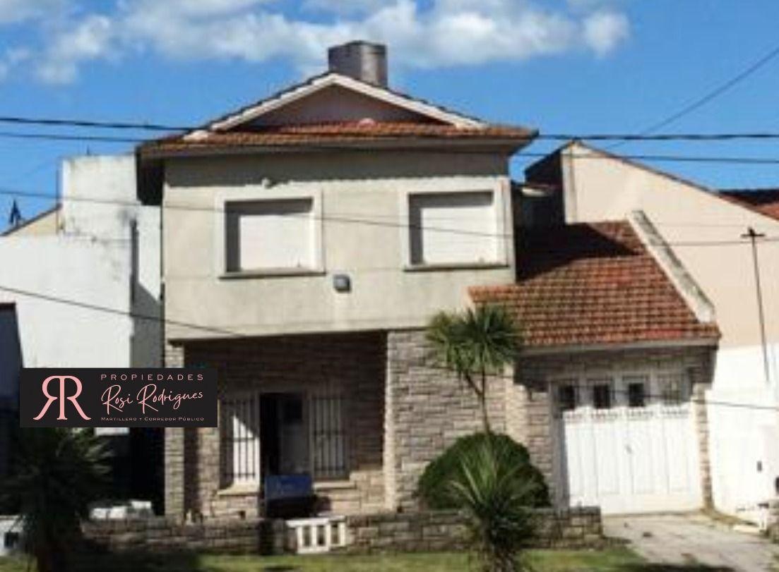 Venta de CHALET DE  4 Ambientes pocos metros del mar en Punta Mogotes, Mar del P