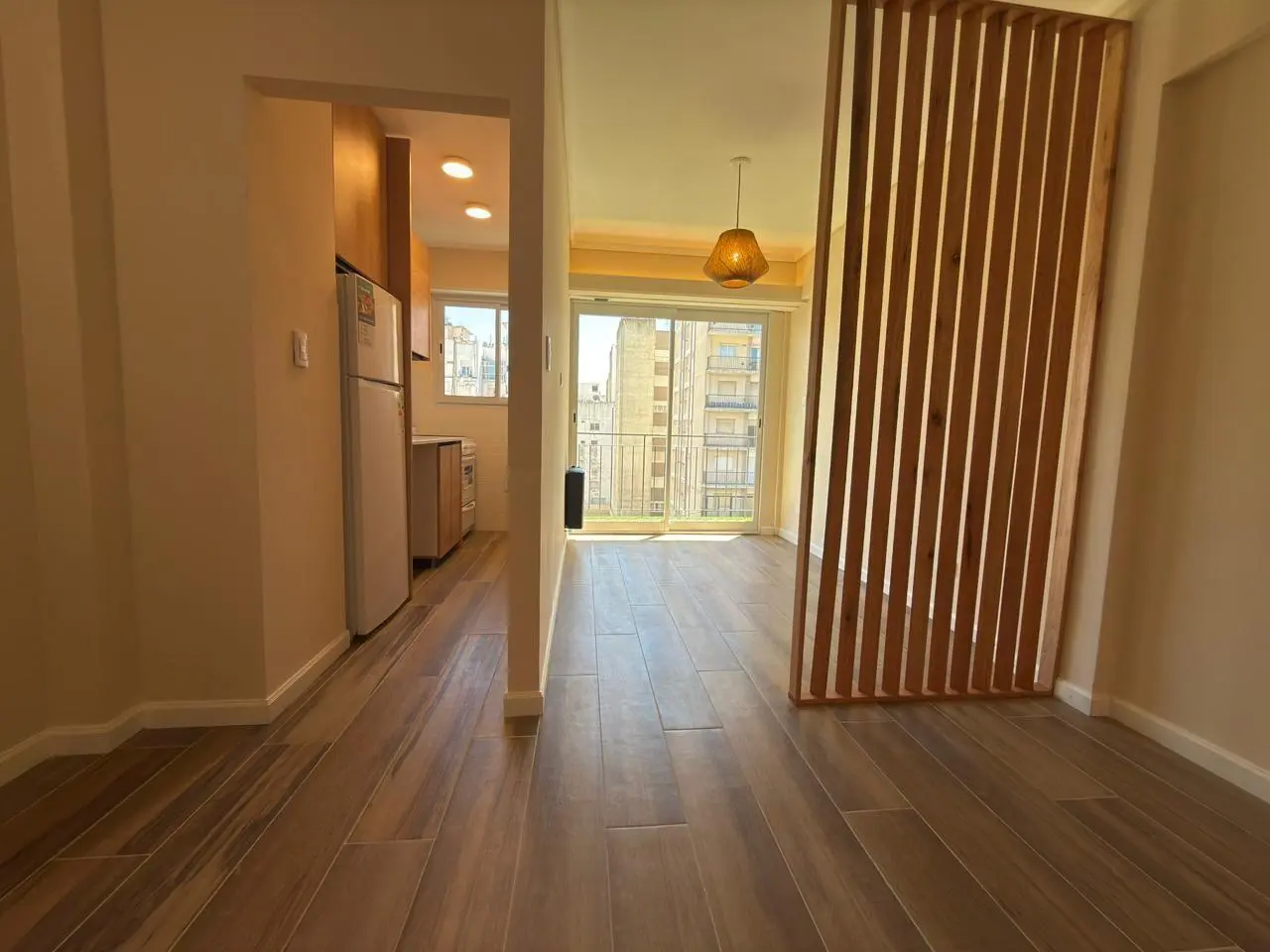 venta 1 ambiente con balcon a la calle 4