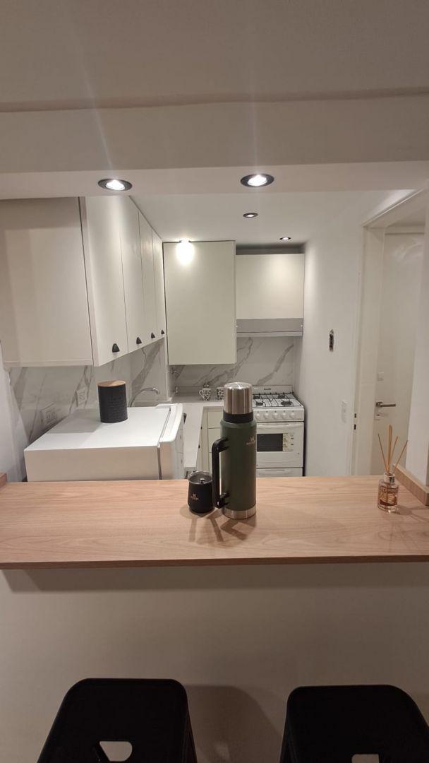 Foto de Venta de Departamento 2 Ambientes con patio reciclado en Macrocentro, imagen 5