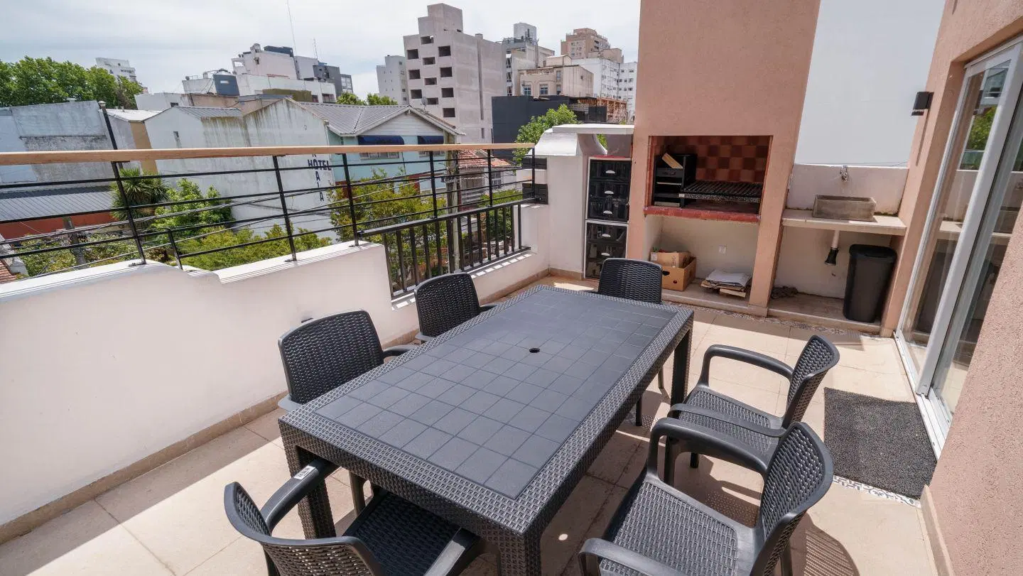 DÚPLEX 4 AMBIENTES CON TERRAZA PROPIA DE 40 M² Y COCHERA EN ZONA ALDREY 3