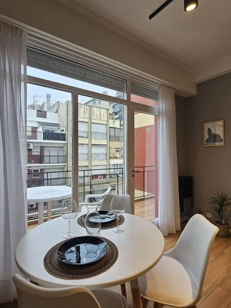 Departamento de 1 Ambiente Reciclado con Balcón Terraza a metros de Plaza Colón 2