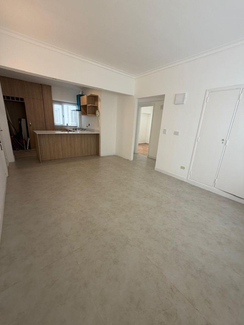 Foto de venta de departamento 2 ambientes al lateral, imagen 2