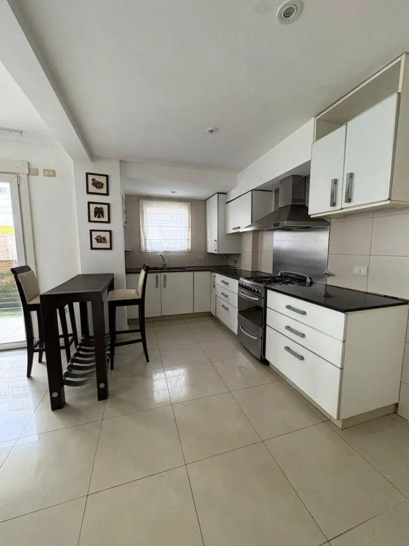 Venta de Hermoso Departamento 3 AMBIENTES CON COCHERA y baulera en Playa Grande, 5