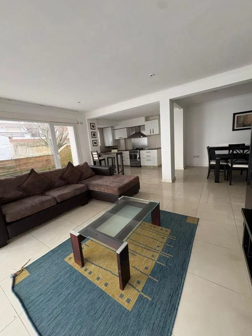 Venta de Hermoso Departamento 3 AMBIENTES CON COCHERA y baulera en Playa Grande, 1