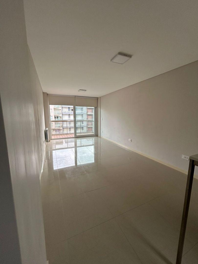 Foto de Cronos XVII Departamento de 2 ambientes con cochera y amenities en La Perla, imagen 2