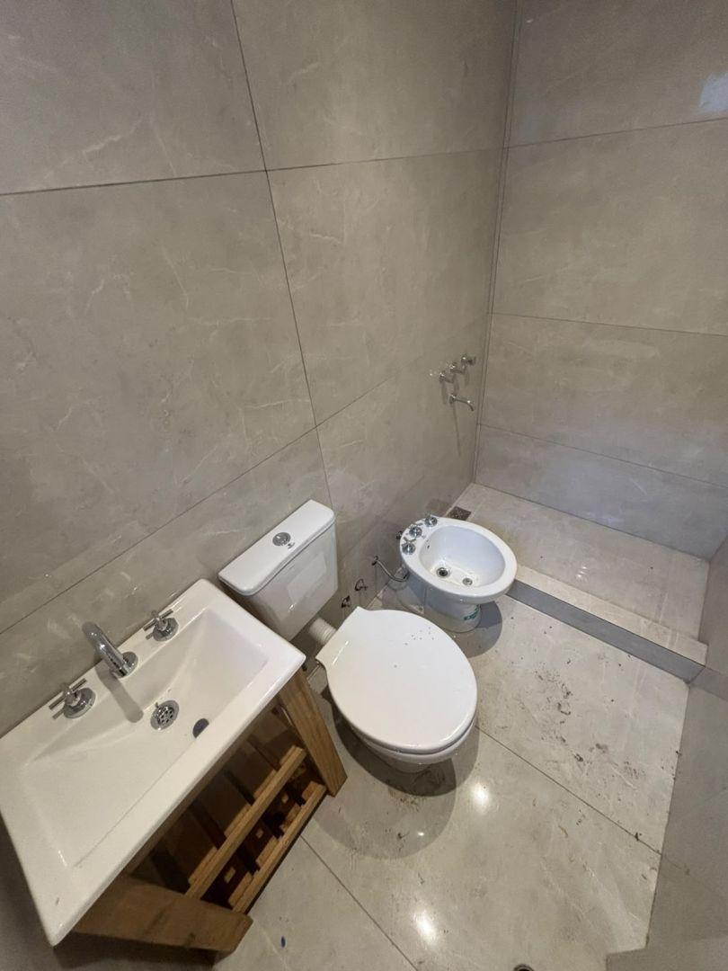 Foto de Chalet PH de 3 ambientes reciclado con garaje, patio y suite en Chauvin, imagen 5