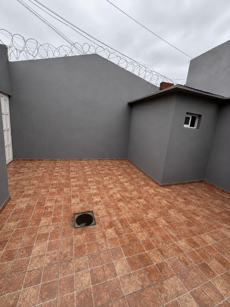 Foto de Chalet PH de 3 ambientes reciclado con garaje, patio y suite en Chauvin, imagen 1