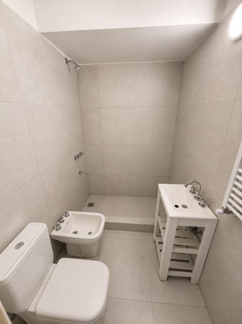 Foto de Chalet PH de 3 ambientes reciclado con garaje, patio y suite en Chauvin, imagen 4