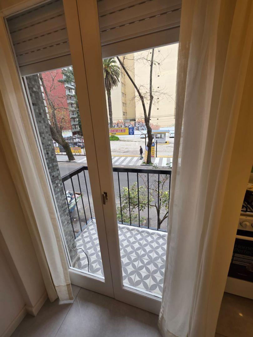 Foto de Venta de Departamento 1 Ambientes externo con balcon en Plaza Colón, imagen 2