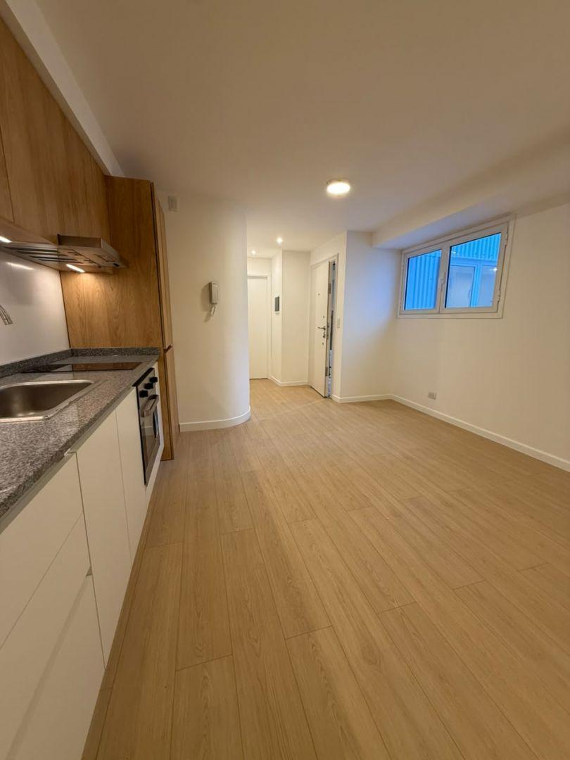 Foto de DEPARTAMENTO 2 AMBIENTES RECICLADO A NUEVO CON BALCÓN EN ESPAÑA Y, imagen 1