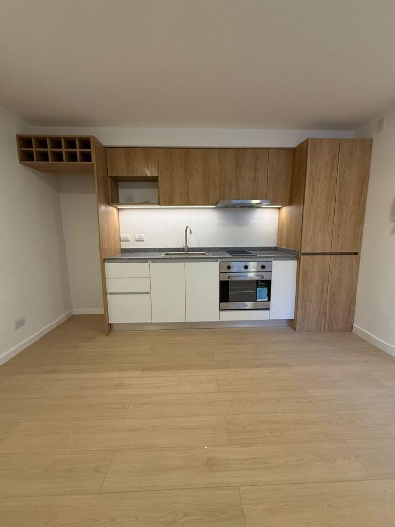 Foto de DEPARTAMENTO 2 AMBIENTES RECICLADO A NUEVO CON BALCÓN EN ESPAÑA Y, imagen 5