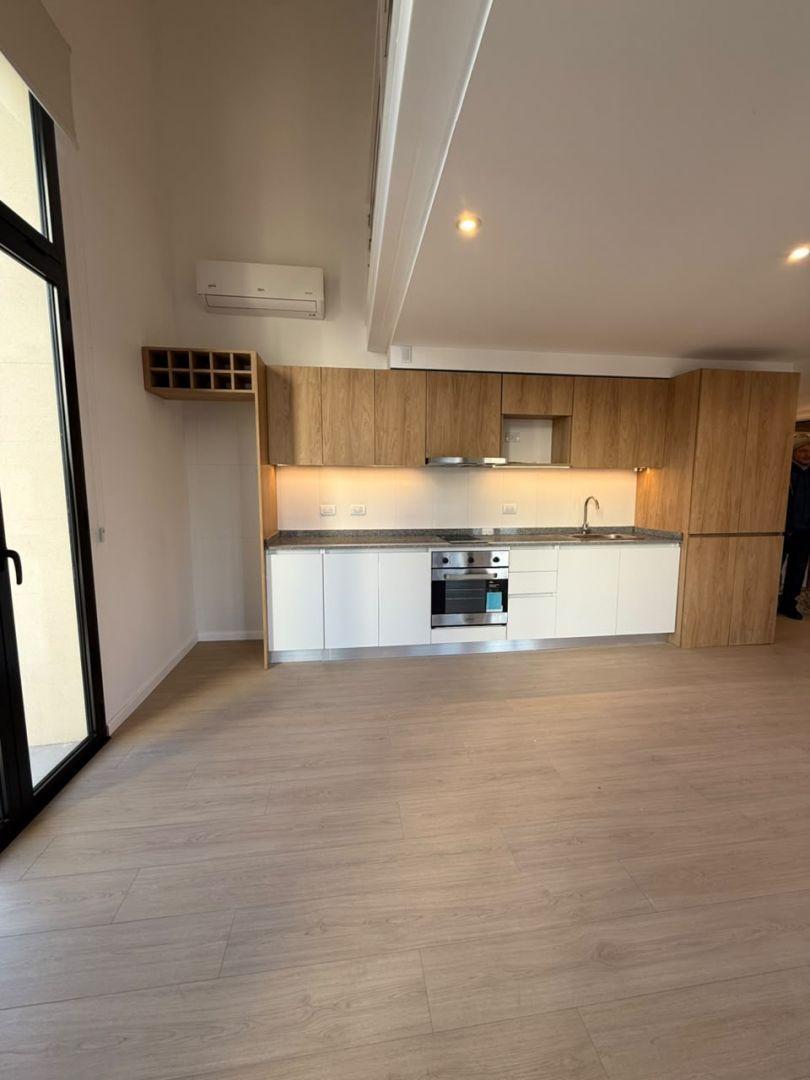Foto de 2 AMBIENTES TIPO DÚPLEX RECICLADO A NUEVO CON BALCÓN A LA CALLE, imagen 4
