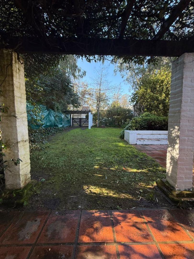 Foto de CASA ESTILO COLONIAL CON GRAN PARQUE EN BARRIO LOS TILOS, imagen 4