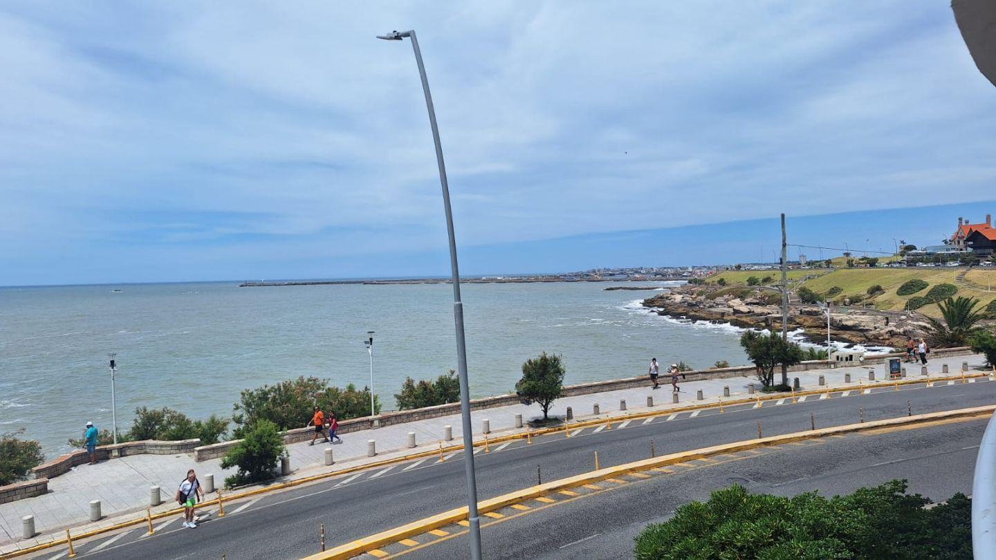 Foto de VENTA DEPARTAMENTO DE 4 AMBIENTES CON COCHERA, PRIMERA LINEA AL MAR en, imagen 3