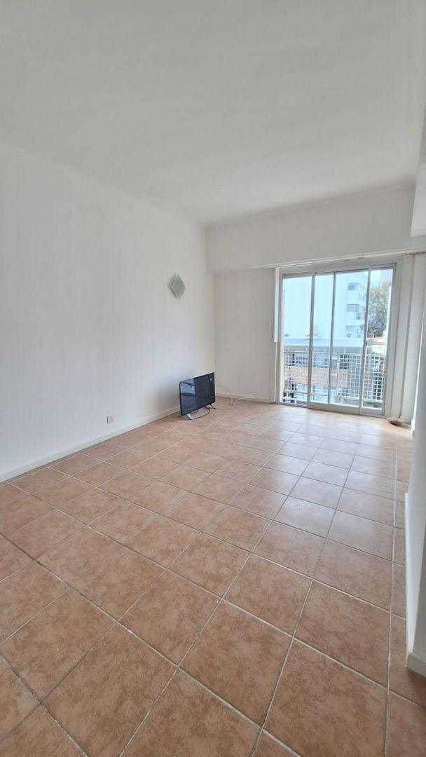 Foto de alquiler de departamento 2 ambientes a la calle, imagen 1