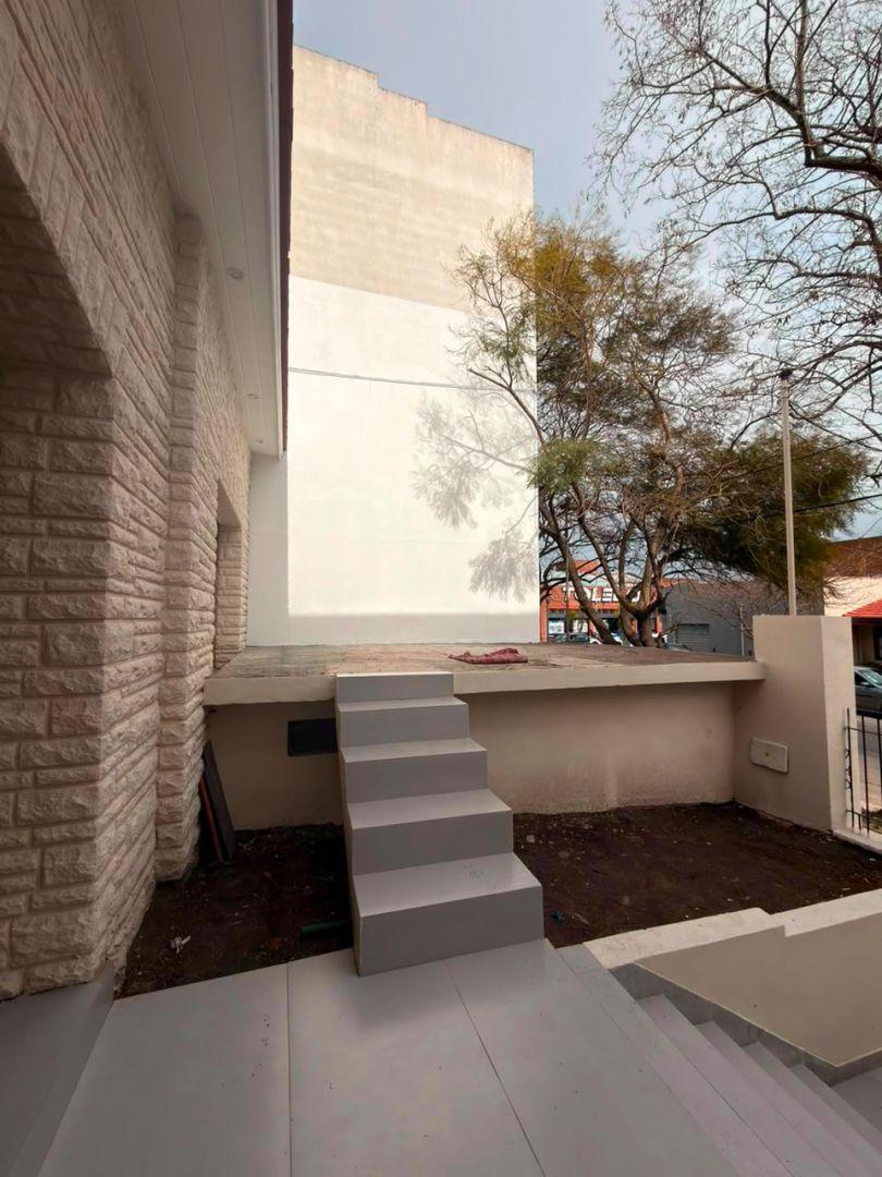 Foto de PH TIPO CHALET DE 3 AMBIENTES RECICLADO CON GARAJE, PATIO Y TERRAZA EN, imagen 1