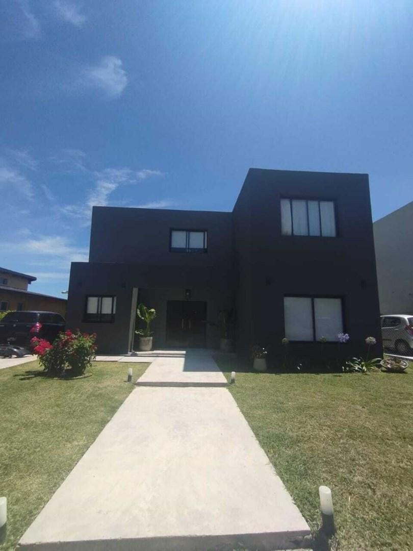 Casa Chalet en Venta en Santa Elena, Pilar, G.B.A. Zona Norte