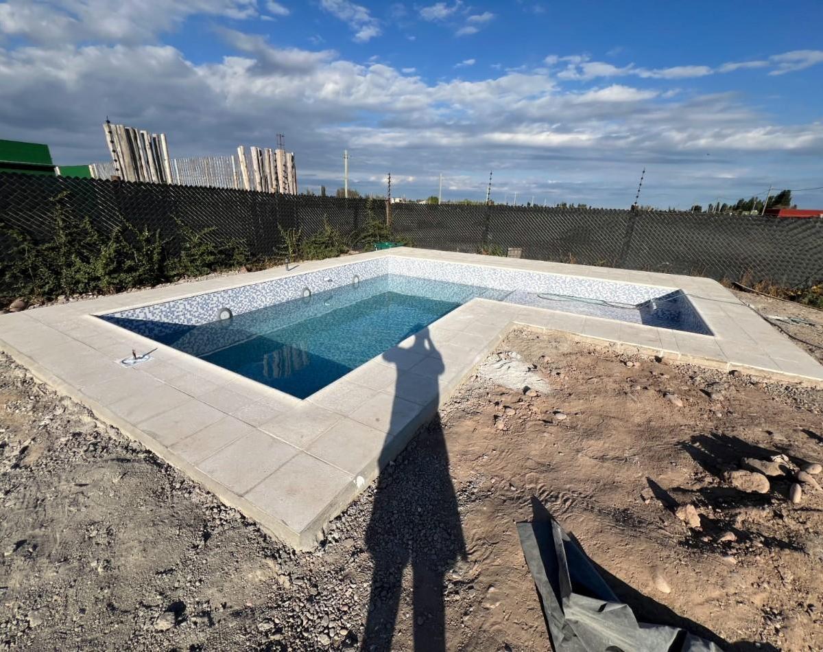 Greenwood Vende Lote con Espectacular Piscina en Maipu. 4