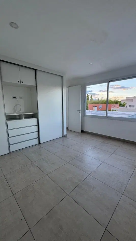 GREENWOOD INMOBILIARIA ALQUILA CASA EN BARRIO PRIVADO LOS TEROS 3