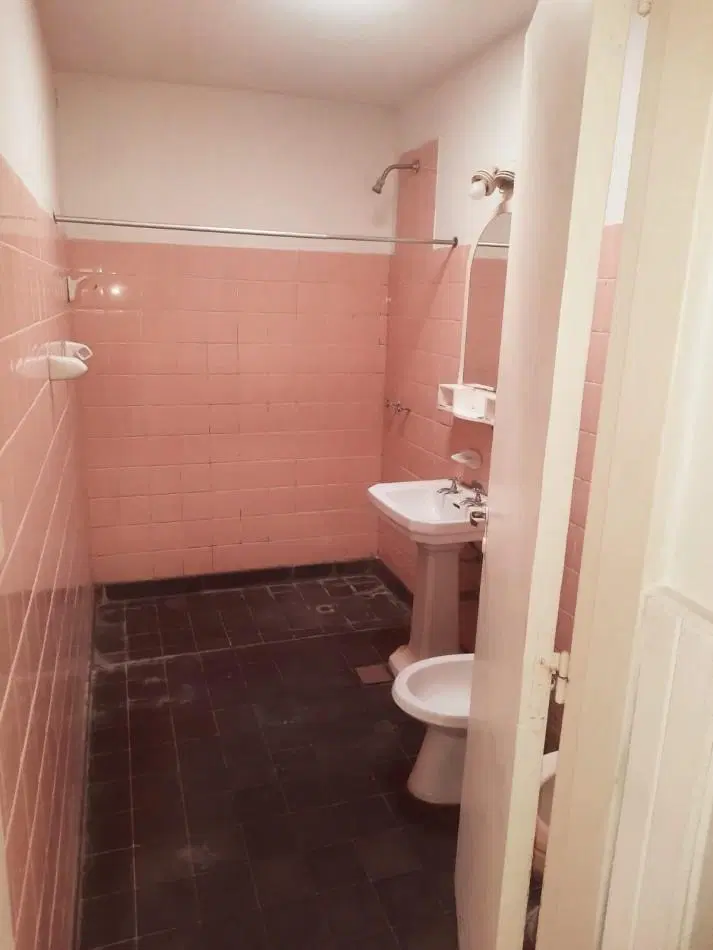 GREENWOOD INMOBILIARIA VENDE CASA EN VENTA B° 1° DE MAYO: 5