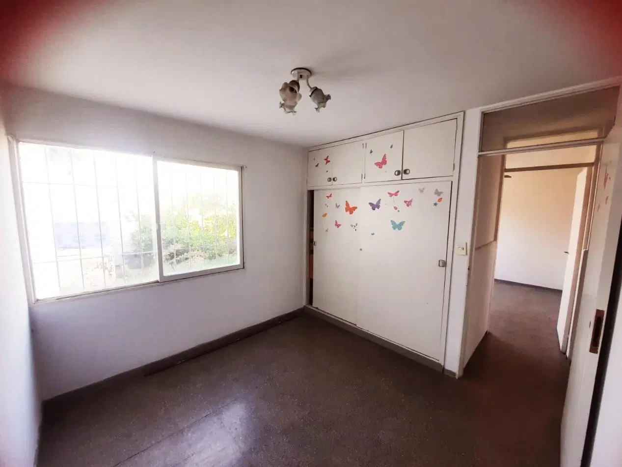 GREENWOOD INMOBILIARIA VENDE CASA EN VENTA B° 1° DE MAYO: 3